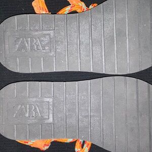 Zara girls size 33. Size 1.5 us